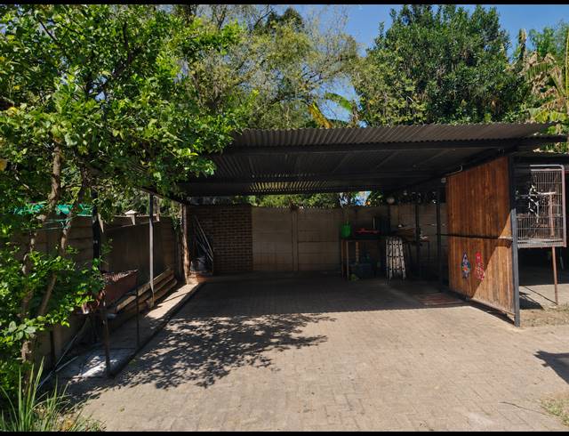 2 BEDROOM TOWNHOUSE FOR SALE IN OOS EINDE